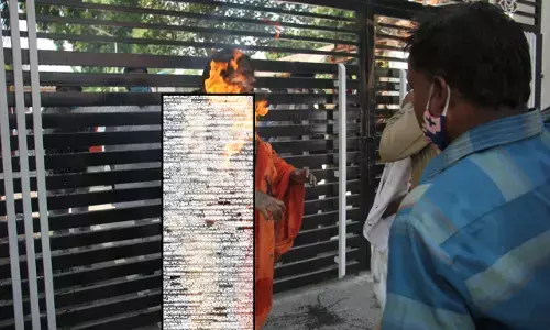 BREAKING: लखनऊ में BJP कार्यालय के सामने महिला ने आत्मदाह किया, अजय कुमार लल्लू ने कहा- योगी सरकार में न्याय मिलना असंभव