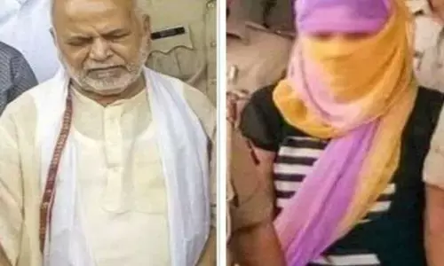 चिन्मयानंद केस: रेप के आरोप से मुकरी एलएलबी छात्रा, सरकारी वकील का आरोप- कोर्ट के बाहर दोनों में हुआ समझौता