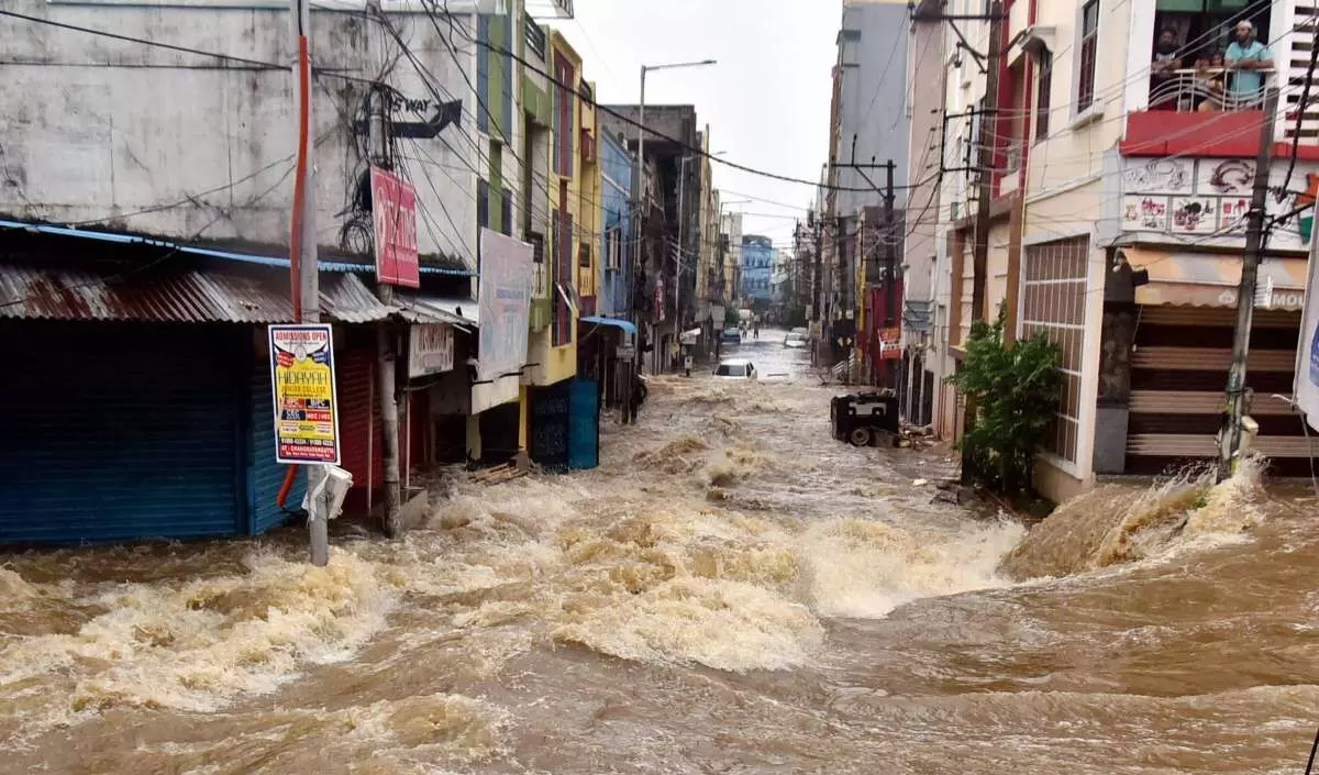 भारी बारिश की मार झेल रहा तेलंगाना, मौसम विभाग ने जारी की अब ये चेतावनी, अब तक 13 लोगों की मौत भारी बारिश की मार झेल रहा तेलंगाना, मौसम विभाग ने जारी की अब ये चेतावनी, अब तक 13 लोगों की मौत