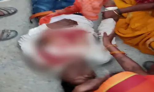 योगी राज में नहीं थम रहा अपराध: गाजीपुर में हत्या कर भागे लुटेरे, लूट ले गए लाखों रुपए योगी राज में नहीं थम रहा अपराध: गाजीपुर में हत्या कर भागे लुटेरे, लूट ले गए लाखों रुपए