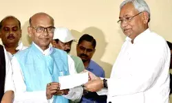 बिहार : चुनाव से पहले CM नीतीश के करीबी इस मंत्री का निधन, कोरोना से थे संक्रमित बिहार : चुनाव से पहले CM नीतीश के करीबी इस मंत्री का निधन, कोरोना से थे संक्रमित