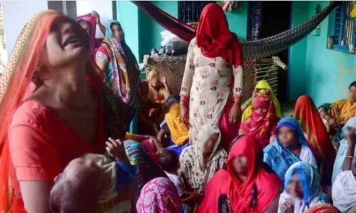 हाथरस कांड: गांव में नहीं रहना चाहता पीड़िता का परिवार, ये है वजह हाथरस कांड: गांव में नहीं रहना चाहता पीड़िता का परिवार, ये है वजह