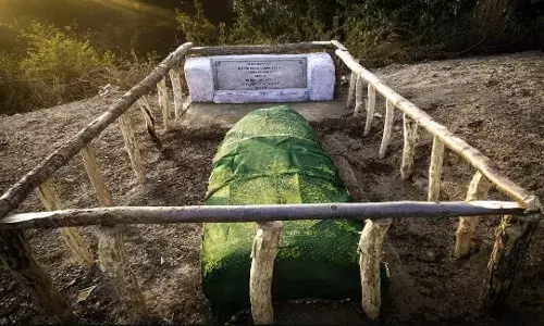 भारतीय सेना ने पाक सैनिक की कब्र की मरम्मत, कहा – शहीद सैनिक किसी भी देश का है सम्मान का हकदार