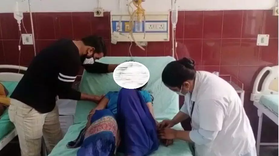 योगी राज: रामपुर में महिला ने सिपाही पर लगाया रेप का आरोप, सिपाही MMS बनाकर कर रहा था ब्लैकमेल योगी राज: रामपुर में महिला ने सिपाही पर लगाया रेप का आरोप, सिपाही MMS बनाकर कर रहा था ब्लैकमेल