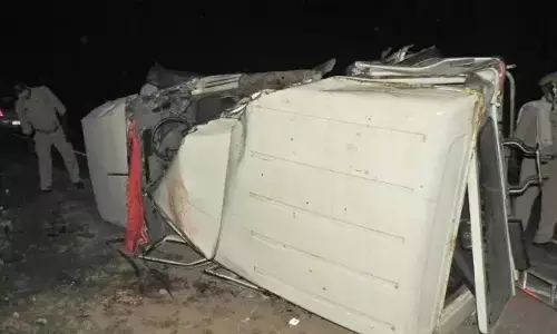 UP : पीलीभीत में भीषण सड़क हादसा, सात लोगों की मौत, 32 घायल