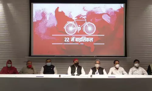 बसपा के इस दिग्गज नेता व पूर्व केंद्रीय मंत्री सहित कई कार्यकर्ता सपा में शामिल, अखिलेश ने दिलाई सदस्यता बसपा के इस दिग्गज नेता व पूर्व केंद्रीय मंत्री सहित कई कार्यकर्ता सपा में शामिल, अखिलेश ने दिलाई सदस्यता