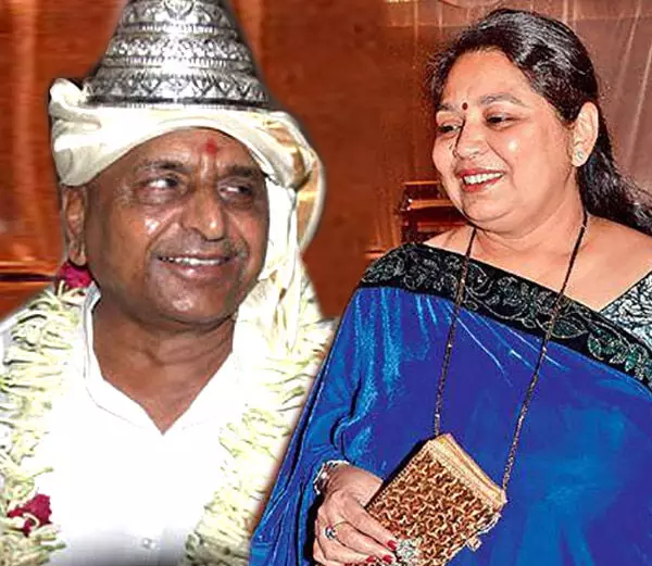 कैसे शादीशुदा मुलायम साधना गुप्ता (Sadhna Gupta) के करीब आए थे, पढ़ें कुछ मज़ेदार FACTS