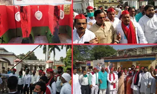 सपा के विरोध के सामने झुक गया पूर्वोत्तर रेलवे, टॉयलेट के टाइल्स पर लगवाया सफेद पेंट, रंग को लेकर था विरोध सपा के विरोध के सामने झुक गया पूर्वोत्तर रेलवे, टॉयलेट के टाइल्स पर लगवाया सफेद पेंट, रंग को लेकर था विरोध