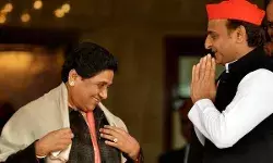 विधायकों के बाद अब मायावती के OSD रहे गंगाराम अंबेडकर ने की अखिलेश यादव से मुलाक़ात, ये है बड़ी वजह