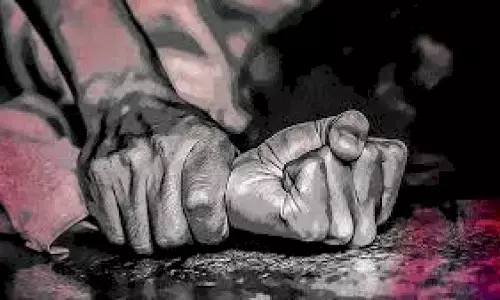 UP : 40 वर्षीय बेटे ने 80 वर्षीय बुजुर्ग मां को बनाया हवस का शिकार, पुलिस ने किया गिरफ्तार UP : 40 वर्षीय बेटे ने 80 वर्षीय बुजुर्ग मां को बनाया हवस का शिकार, पुलिस ने किया गिरफ्तार