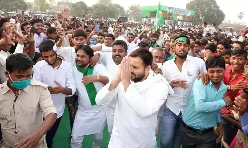 Exit Polls Predicts Clear Majority for Grand Alliance, Tejaswi Yadav First Choice for Chief Minister Exit Polls Predicts Clear Majority for Grand Alliance, Tejaswi Yadav First Choice for Chief Minister