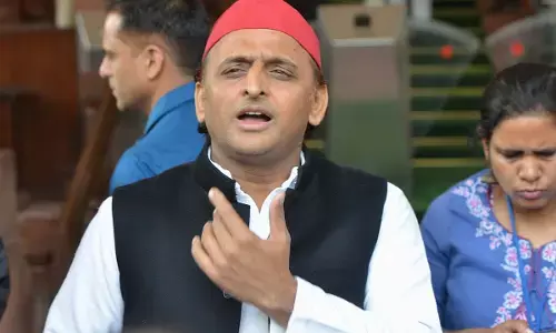 भाजपा नफरत और समाज को बांटने की राजनीति करती हैः अखिलेश यादव भाजपा नफरत और समाज को बांटने की राजनीति करती हैः अखिलेश यादव