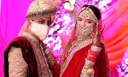 Delhi Lockdown 2 : दिल्ली सरकार के प्रस्ताव को केंद्र ने दी मंजूरी, शादी में इन गाइडलाइन्स का करना होगा पालन Delhi Lockdown 2 : दिल्ली सरकार के प्रस्ताव को केंद्र ने दी मंजूरी, शादी में इन गाइडलाइन्स का करना होगा पालन