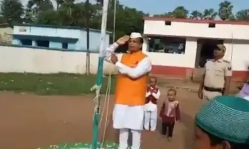 Bihar Education Minister Meva Lal Chaudhary could not sing the national anthem Bihar Education Minister Meva Lal Chaudhary could not sing the national anthem