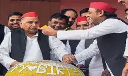 बर्थडे स्पेशल: 82 साल के हुए नेता जी मुलायम सिंह यादव, अखाड़े से लेकर राजनीति तक विरोधियों को दी पटखनी