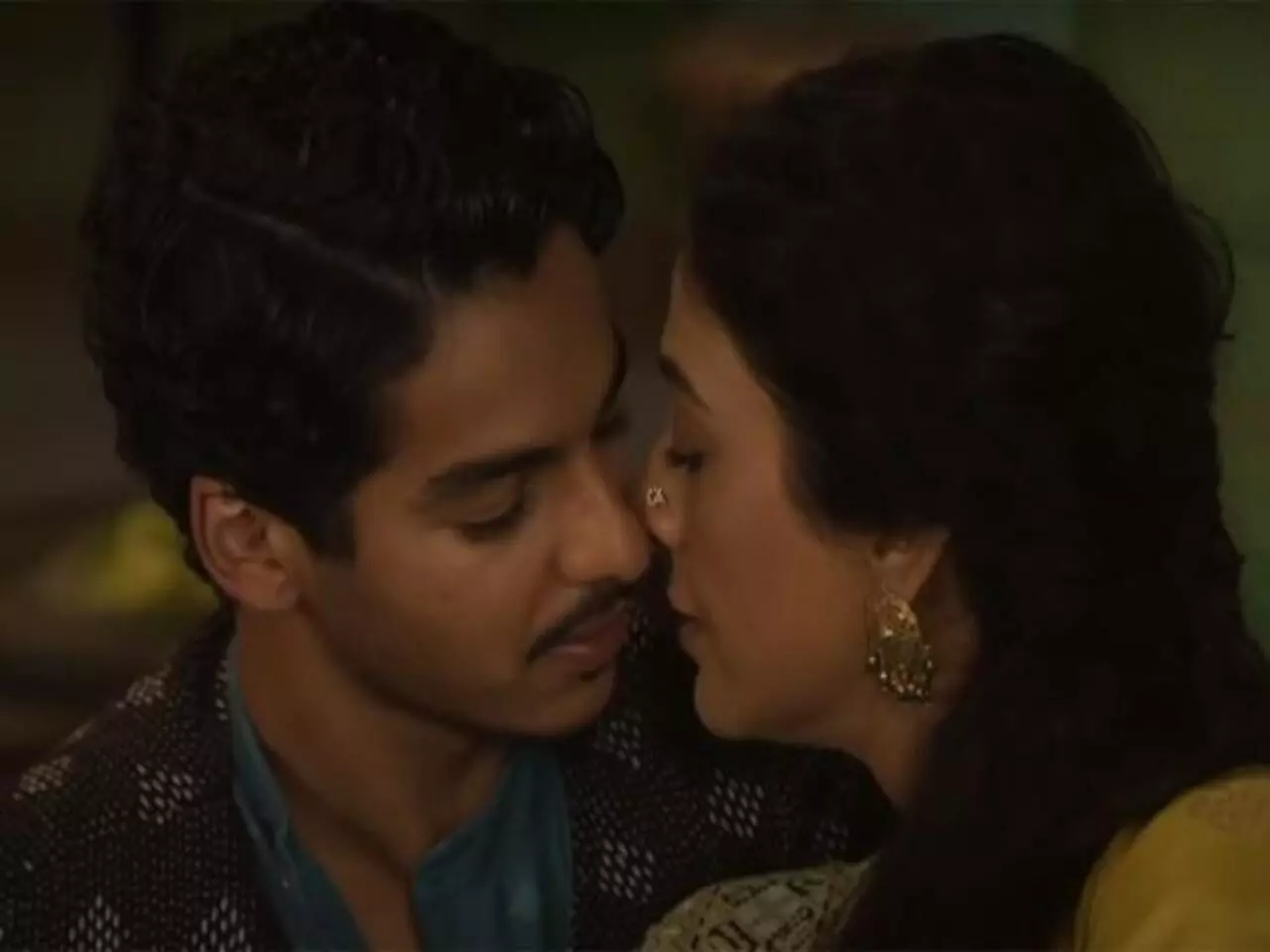 A Suitable Boy: मंदिर में किये Kiss Scene, Netflix के दो अधिकारियों के खिलाफ FIR दर्ज A Suitable Boy: मंदिर में किये Kiss Scene, Netflix के दो अधिकारियों के खिलाफ FIR दर्ज
