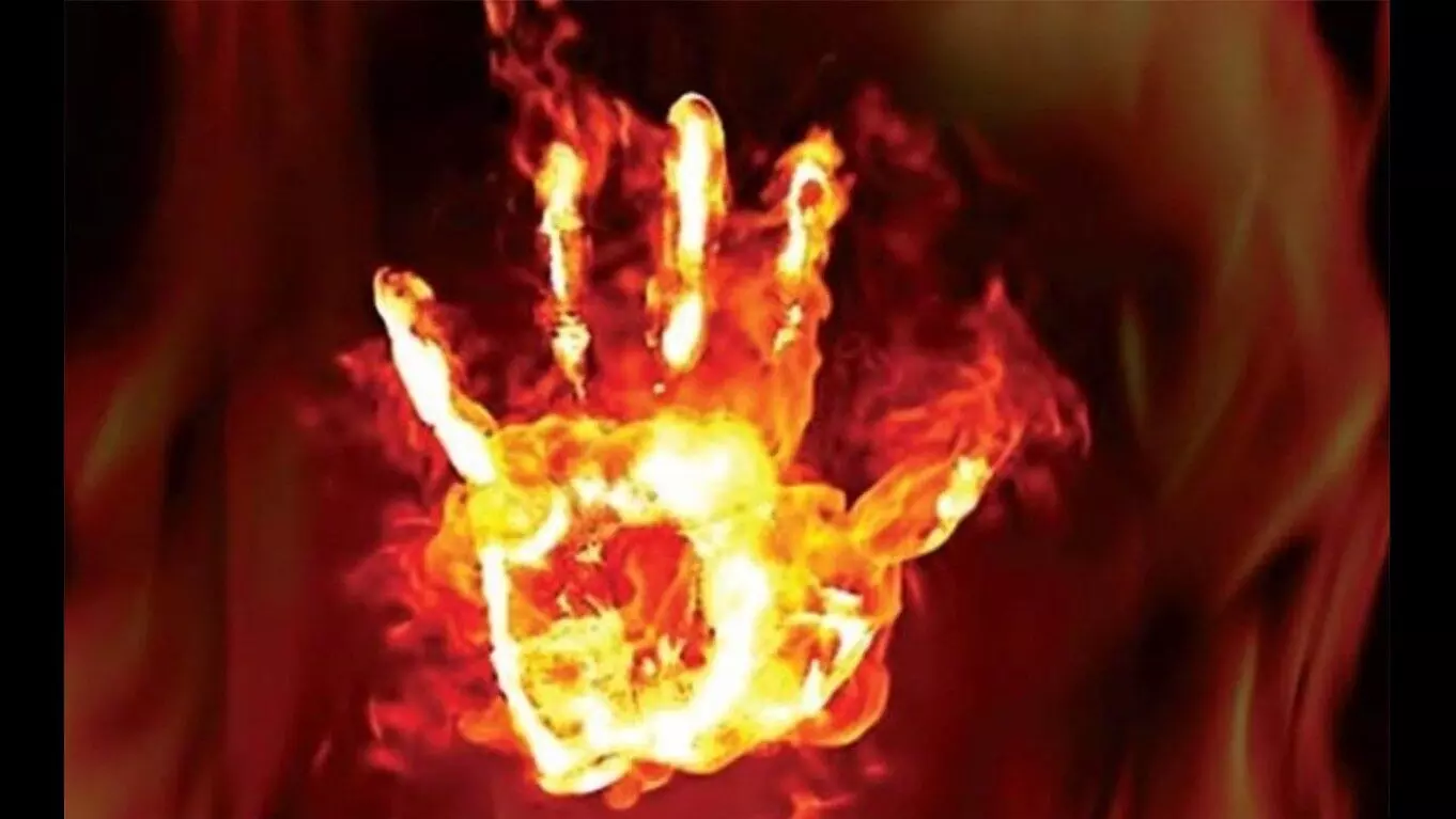 amethi Minor girl harassed by molestation set herself on fire in bathroom