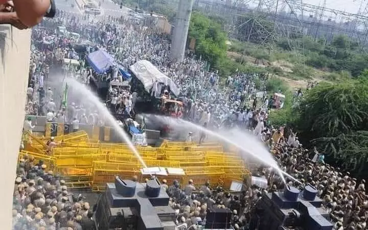 Farmers demonstrating NH-44 jam thousands of trucks and buses stranded, jammed for several kilometers.