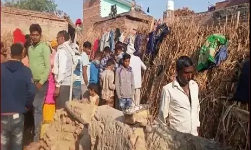 UP: औरैया में दीवार गिरने से तीन बच्चे दबे, अस्पताल में कराया गया भर्ती, हालत गंभीर
