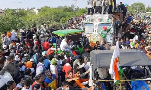 किसानों को समझाने साथ आए कई केंद्रीय मंत्री, ट्वीट कर बोले- एमएसपी रहेगी जारी, मंडी नहीं होगी खत्म किसानों को समझाने साथ आए कई केंद्रीय मंत्री, ट्वीट कर बोले- एमएसपी रहेगी जारी, मंडी नहीं होगी खत्म