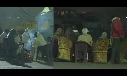 Farmer Protest: गाजीपुर बॉर्डर पर जमे हैं किसान, कड़ाके की ठंड में अलाव तापकर गुजार रहे रात Farmer Protest: गाजीपुर बॉर्डर पर जमे हैं किसान, कड़ाके की ठंड में अलाव तापकर गुजार रहे रात