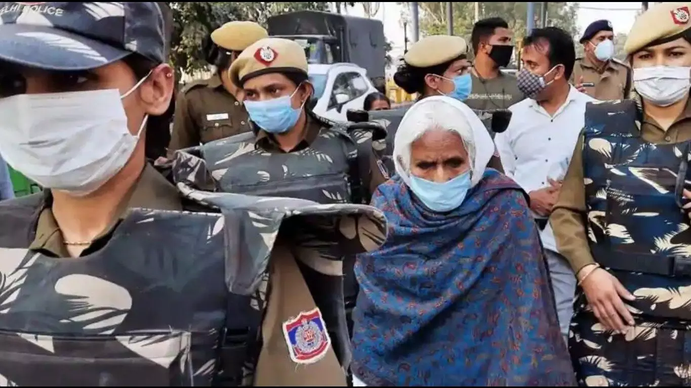 किसानों को समर्थन देने सिंधु बॉर्डर पहुंची शाहीन बाग वाली दादी को पुलिस ने लिया हिरासत में