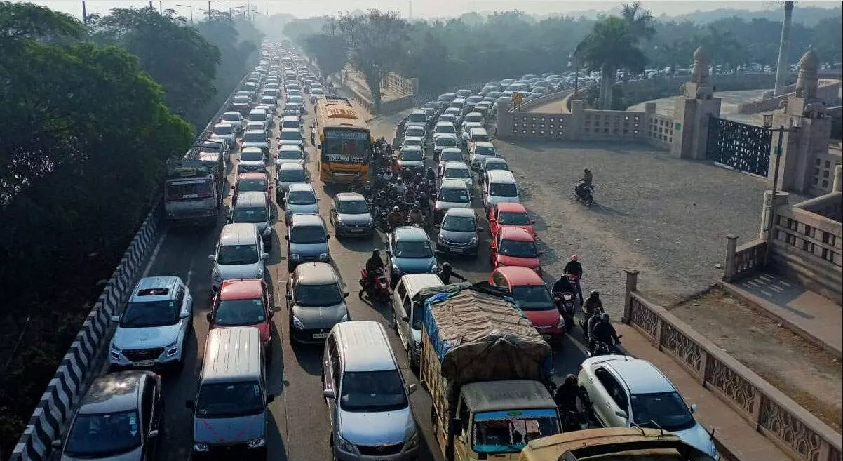 7th day of Kisan agitation, farmers on Noida-Delhi border also