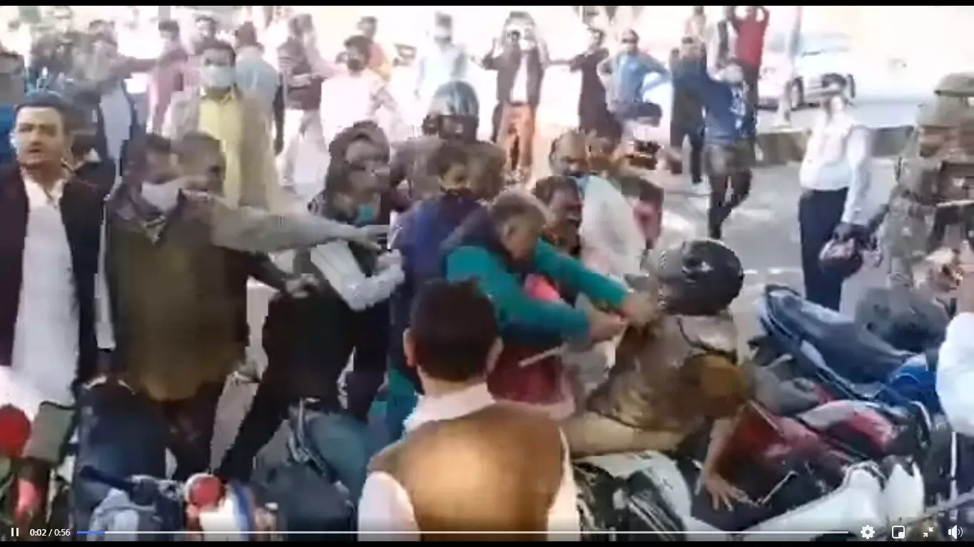 bjp Leaders Beaten Sp City Of Jhansi While Mlc Election Counting