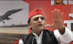 MLC चुनाव नहीं जीत पाए तो पुलिस से भिड़े भाजपाई, अखिलेश ने कहा- लोकतंत्र को निर्लज्ज होकर लूटना चाहती है BJP