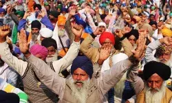 किसानों का आंदोलन जारी: समर्थन में आया भारतीय परिवहन संघ, 8 दिसंबर से करेगा हड़ताल