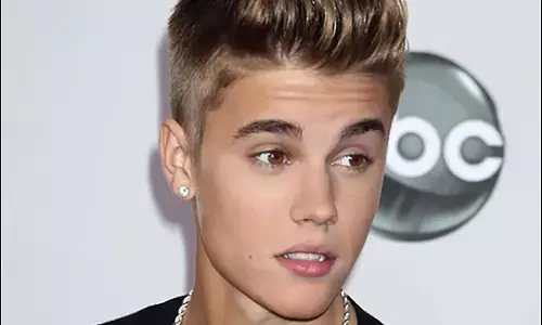 Justin Bieber Biography in Hindi | जस्टिन बीबर का जीवन परिचय