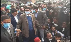 Farmer Protest: किसान यात्रा से रोकने पर अखिलेश यादव धरने पर बैठे, बोले- कन्नौज जाएंगे भले जेल भेज दो Farmer Protest: किसान यात्रा से रोकने पर अखिलेश यादव धरने पर बैठे, बोले- कन्नौज जाएंगे भले जेल भेज दो