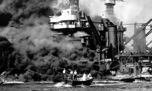 Attack on Pearl Harbor : एक ही झटके में हजारों अमेरिकी फौजियों की लाशें बिछा दी थीं जापान ने