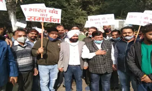 Farmers Bill Bharat Band: किसान बिल के विरोध में सड़कों पर निकले आप विधायक, पुलिस पर लगा सीएम अरविंद केजरीवाल को बंधक बनाने का आरोप