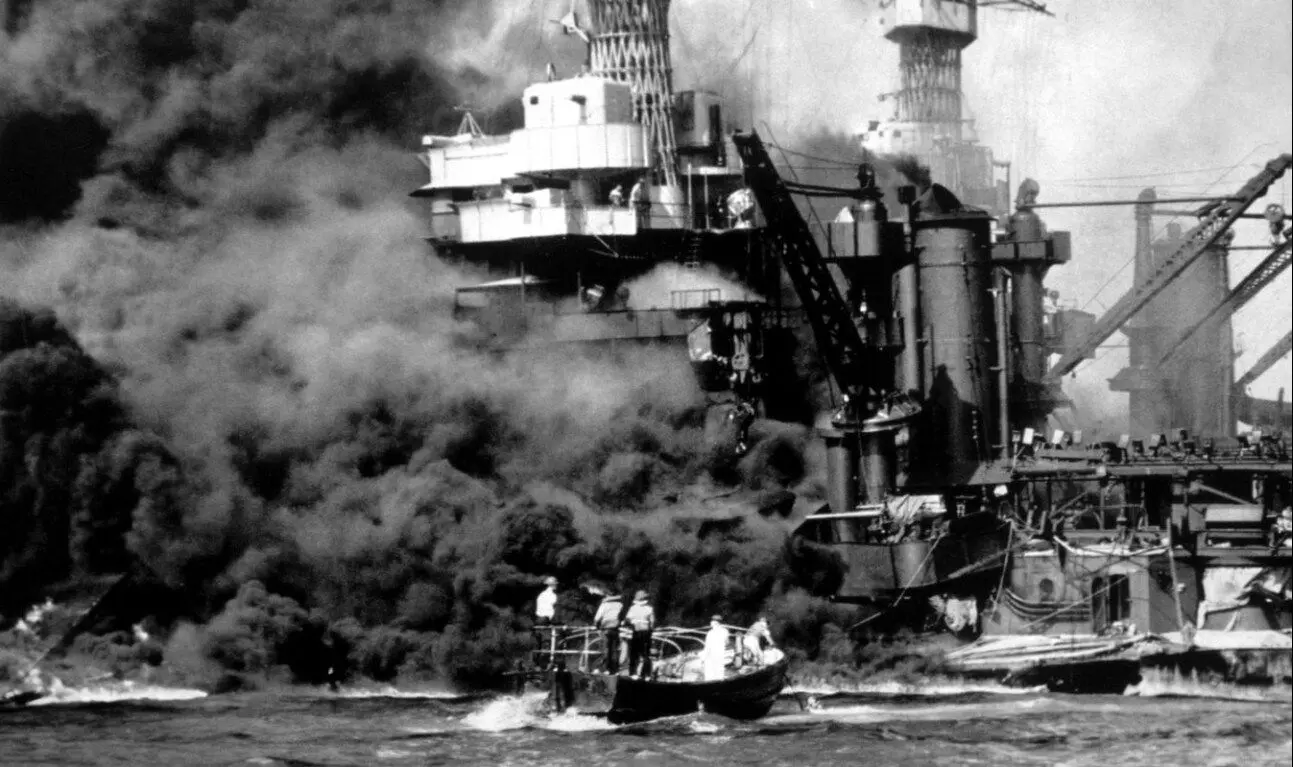 Attack on Pearl Harbor : एक ही झटके में हजारों अमेरिकी फौजियों की लाशें बिछा दी थीं जापान ने