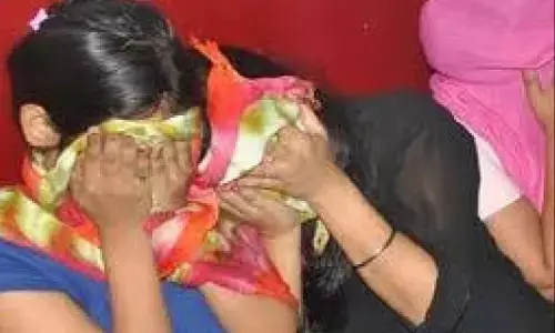 Geater noida spa center sex trade raid girls boys offensive status arrested police