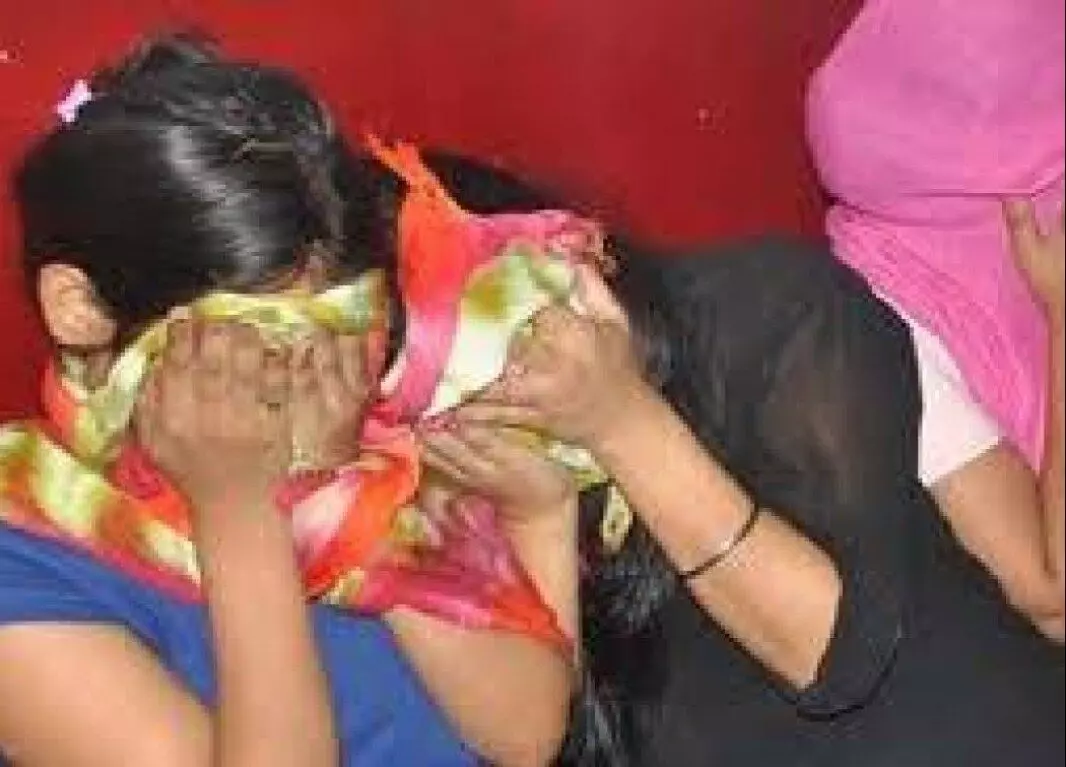Geater noida spa center sex trade raid girls boys offensive status arrested police