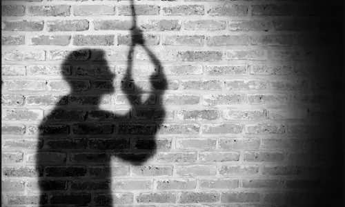 UP: पत्नी और तीन बच्चों की हत्या के बाद पिता ने लगाई फांसी, सुसाइड नोट में लिखा ये वजह