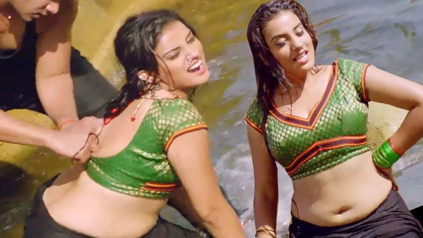 Akshara Singh Sexy Photo Video: अक्षरा का सेक्सी अंदाज उड़ा देगा आपके होश, देखें हॉट डांस वीडियो