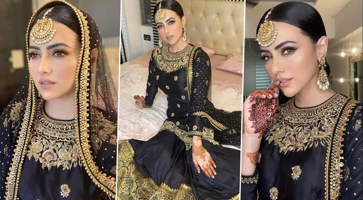 Sana khan Sexy video: सना खान के सेक्सी वीडियो ने इंटरनेट पर मचाया धमाल, गोल्डन ड्रेस में देखें बोल्ड लुक Sana khan Sexy video: सना खान के सेक्सी वीडियो ने इंटरनेट पर मचाया धमाल, गोल्डन ड्रेस में देखें बोल्ड लुक