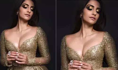 Sonam Kapoor Sexy Video: सोनम कपूर की सेक्सी वीडियो को देख फैंस के छूटे पसीने, दिलकश लुक का छाया जादू Sonam Kapoor Sexy Video: सोनम कपूर की सेक्सी वीडियो को देख फैंस के छूटे पसीने, दिलकश लुक का छाया जादू