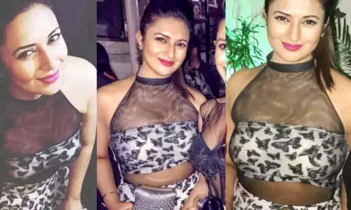 Divyanka Tripathi Sexy Video दिव्यांका त्रिपाठी की सेक्सी वीडियो ने फैंस को किया मदहोश, देखें ये हॉट लुक Divyanka Tripathi Sexy Video दिव्यांका त्रिपाठी की सेक्सी वीडियो ने फैंस को किया मदहोश, देखें ये हॉट लुक