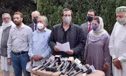 जम्मू कश्मीर DDC चुनाव परिणाम: BJP पर गुपकार गठबंधन पड़ा भारी, रूझान में बनाई बड़ी बढ़त जम्मू कश्मीर DDC चुनाव परिणाम: BJP पर गुपकार गठबंधन पड़ा भारी, रूझान में बनाई बड़ी बढ़त