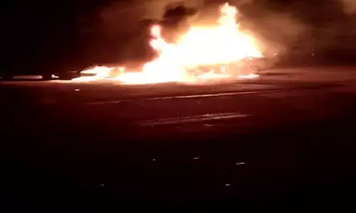 Major Accident On Yamuna Expressway Car And Container Clashes Many Burnt Alive 