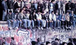 बर्लिन की दीवार काइतिहास, कब बनी? कब ढाह दी गई | Why was the Berlin Wall built? बर्लिन की दीवार काइतिहास, कब बनी? कब ढाह दी गई | Why was the Berlin Wall built?
