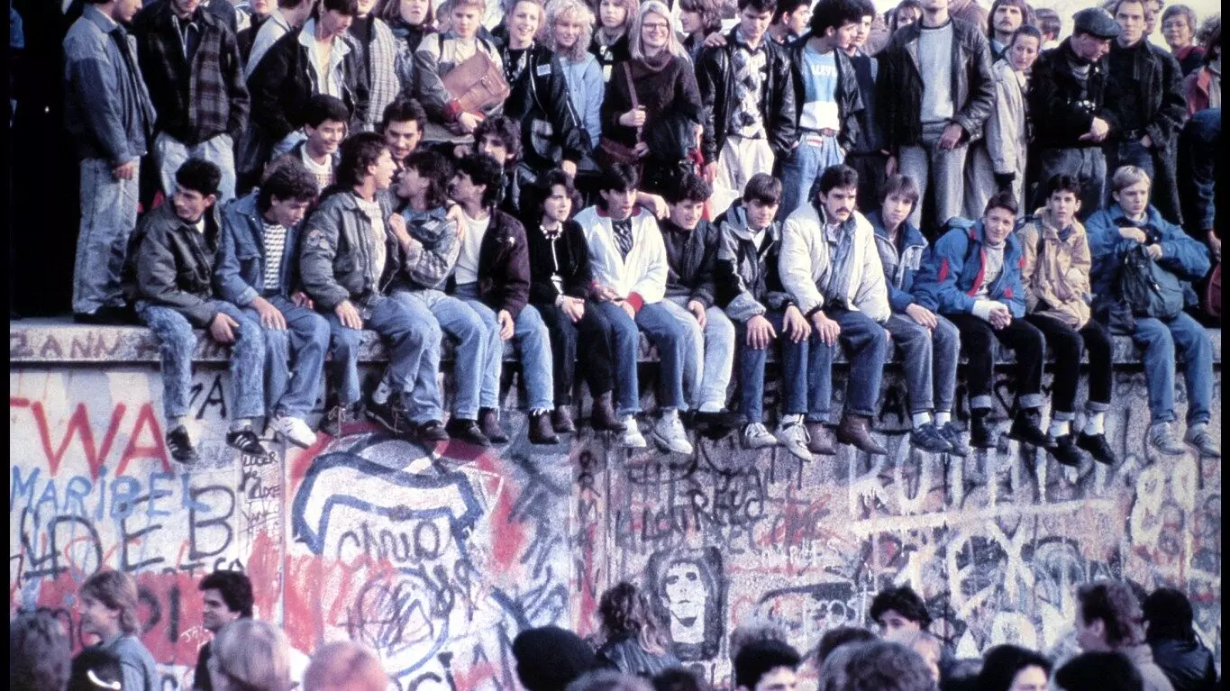 बर्लिन की दीवार काइतिहास, कब बनी? कब ढाह दी गई | Why was the Berlin Wall built?