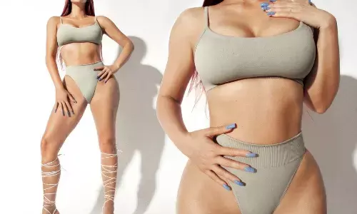 Kim Kardashian Sexy Photo: किम कार्दशियां की सेक्सी बिकिनी फोटो देख ठंड में छूट जाएंगे पसीने Kim Kardashian Sexy Photo: किम कार्दशियां की सेक्सी बिकिनी फोटो देख ठंड में छूट जाएंगे पसीने