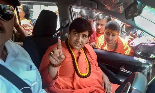 मध्य प्रदेश BJP में फूट? प्रज्ञा ठाकुर ने नाराज होकर छोड़ दी कुर्सी, शिवराज के आने से पहले ही गईं मध्य प्रदेश BJP में फूट? प्रज्ञा ठाकुर ने नाराज होकर छोड़ दी कुर्सी, शिवराज के आने से पहले ही गईं