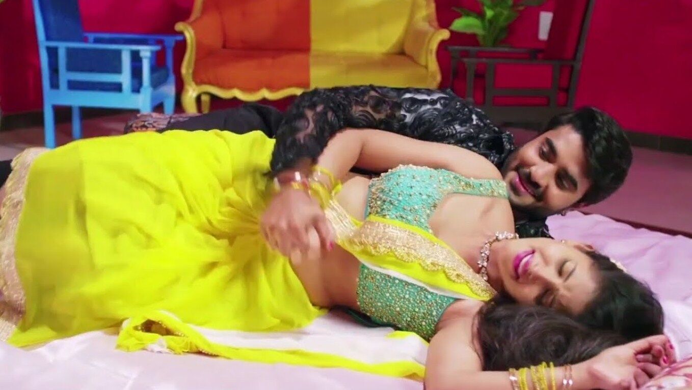 Nidhi Jha Bhojpuri Sex Porn - Nidhi Jha Sexy Bhojpuri Gana Hot Video: à¤­à¥‹à¤œà¤ªà¥à¤°à¥€ à¤—à¤¾à¤¨à¥‡ à¤®à¥‡à¤‚ à¤¨à¤¿à¤§à¤¿ à¤à¤¾ à¤¨à¥‡ à¤¦à¤¿à¤–à¤¾à¤ˆ  à¤¹à¥‰à¤Ÿ à¤…à¤¦à¤¾à¤à¤‚, à¤ªà¤µà¤¨ à¤¸à¤¿à¤‚à¤¹ à¤•à¥‡ à¤‰à¤¡à¤¼ à¤—à¤ à¤¹à¥‹à¤¶