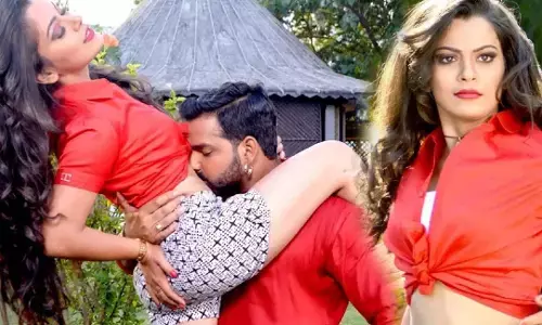 Ritesh Pandey, Nidhi Jha Sexy Bhojpuri Gana: चहकेलु चिड़िया जईसन गाने में निधि पर फिदा हुए रितेश पांडे, देखें वीडियो Ritesh Pandey, Nidhi Jha Sexy Bhojpuri Gana: चहकेलु चिड़िया जईसन गाने में निधि पर फिदा हुए रितेश पांडे, देखें वीडियो